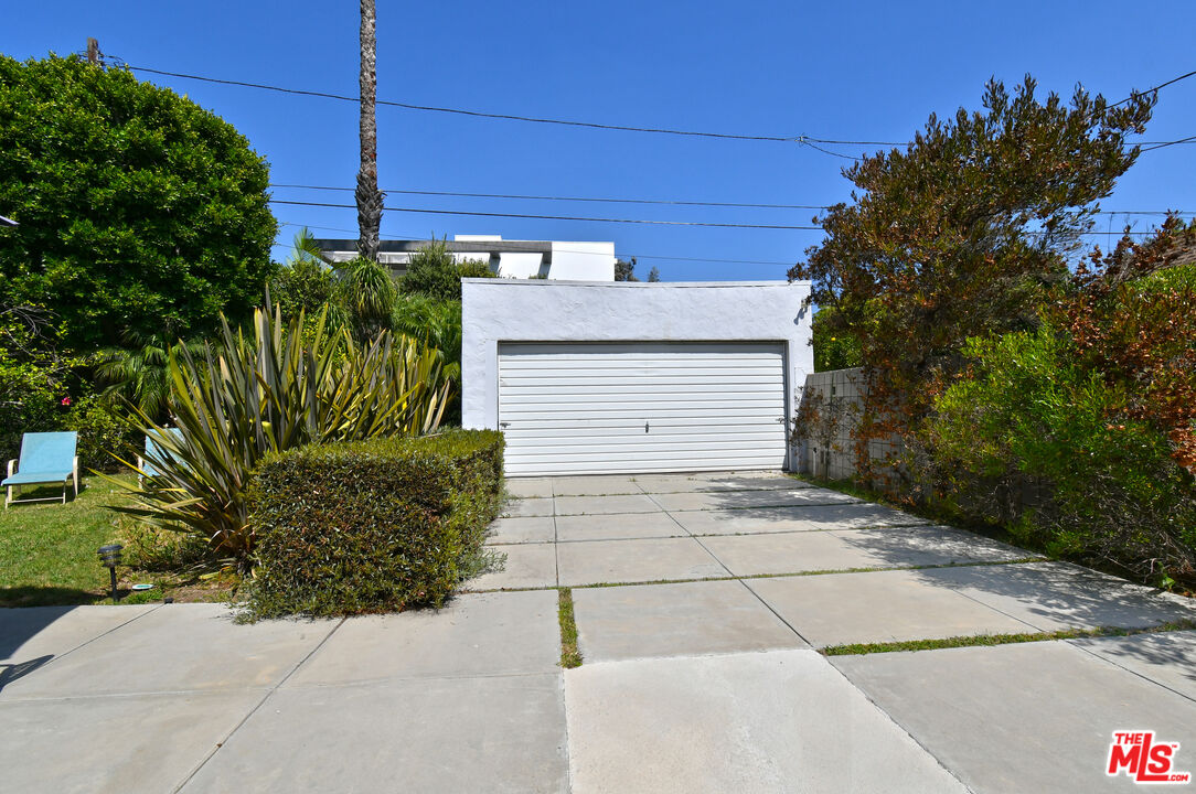 6133 Maryland Dr