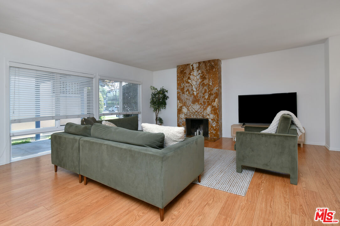 6133 Maryland Dr