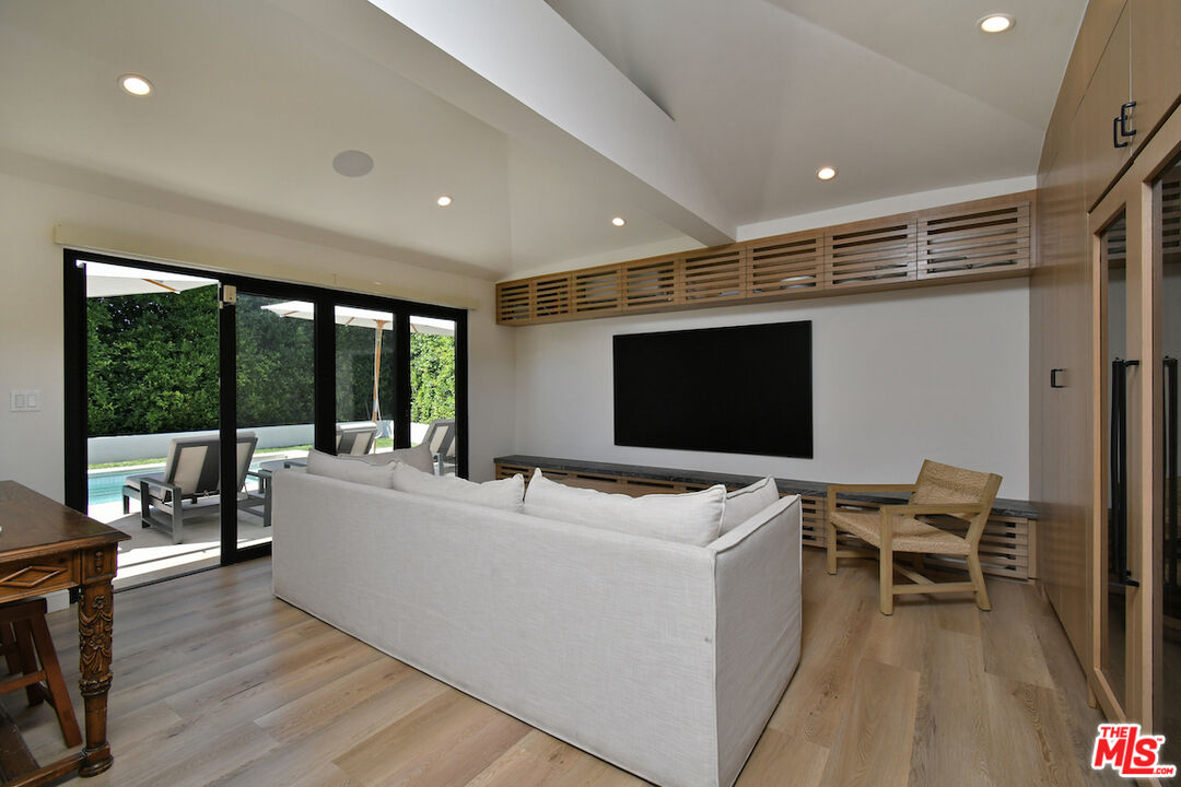 18033 Rosita St