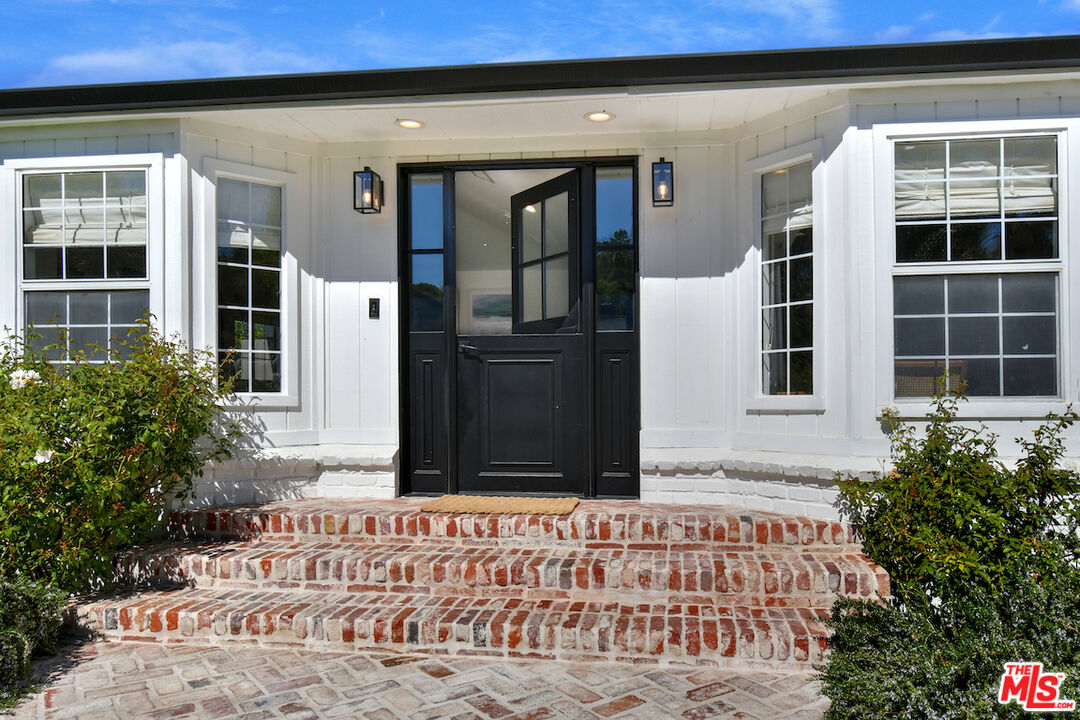 18033 Rosita St
