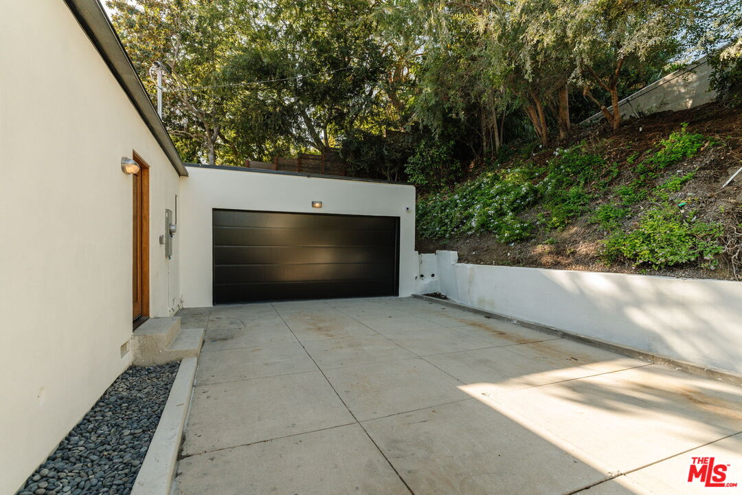2005 Ames St