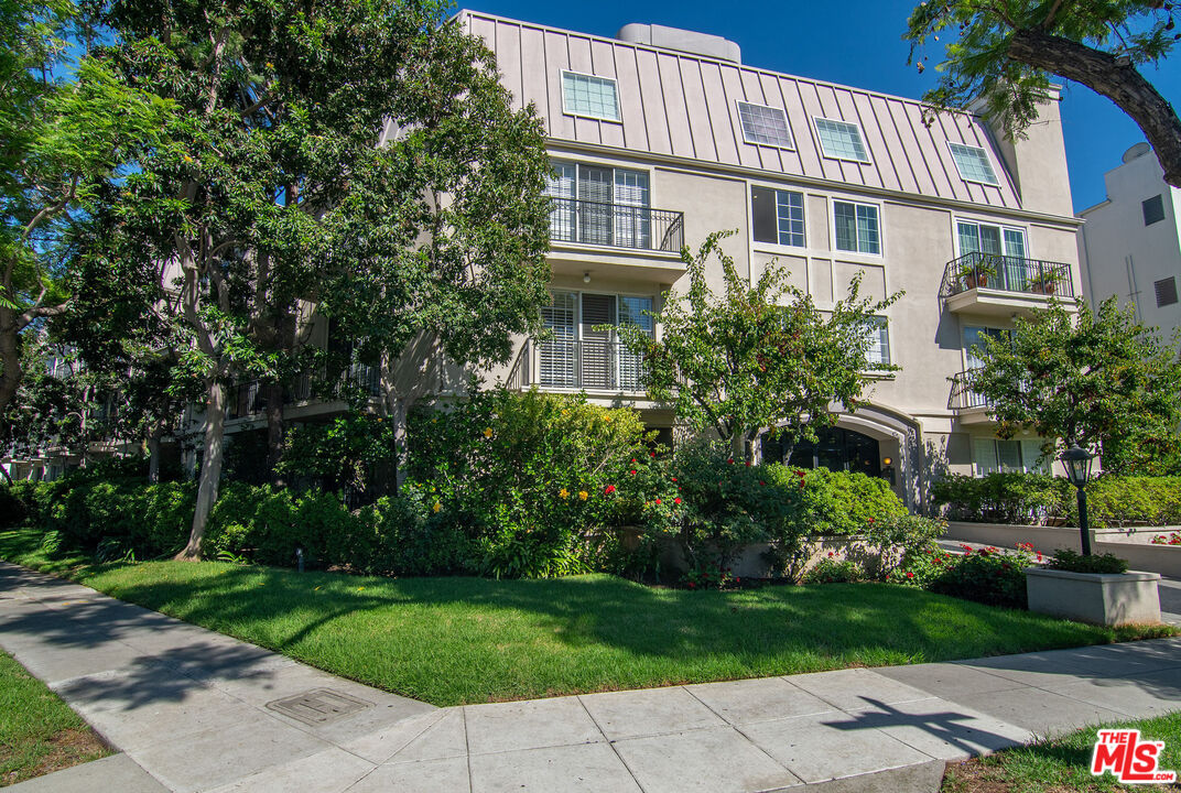 458 N Oakhurst Dr Unit: 102
