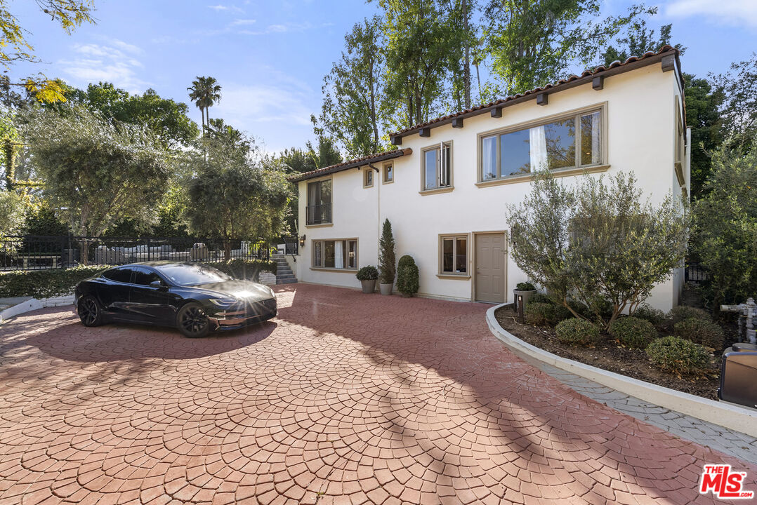 905 Hartford Dr