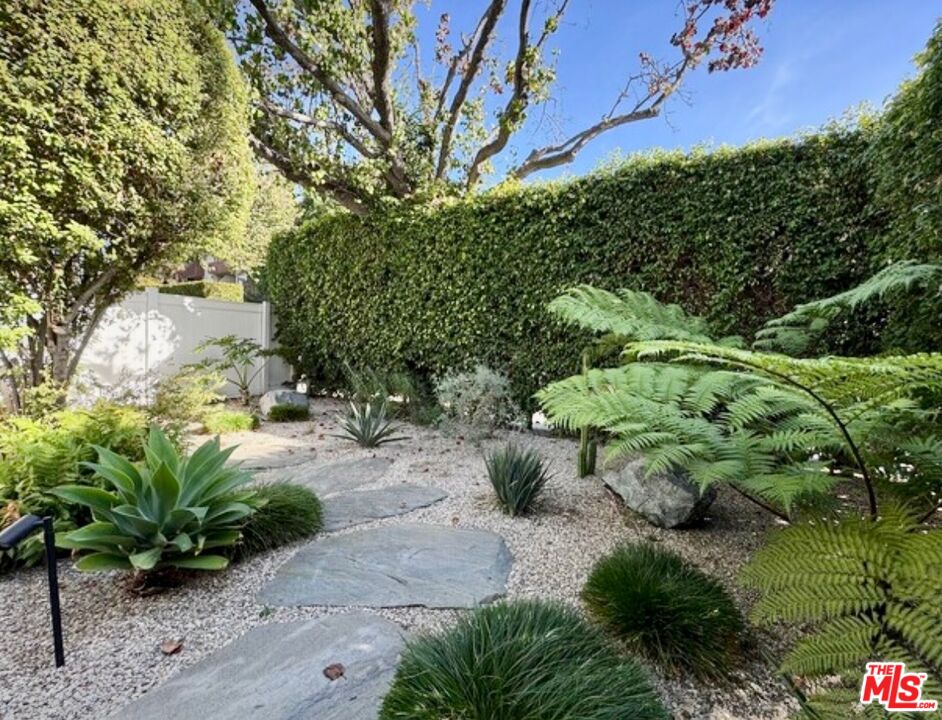 805 N West Knoll Dr Unit: 1