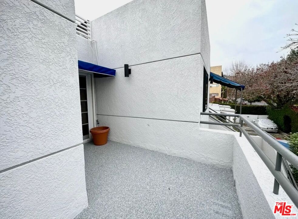 805 N West Knoll Dr Unit: 1