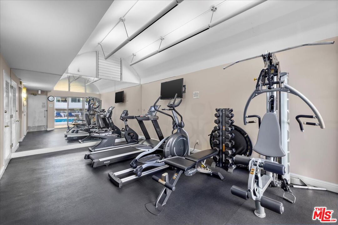 1333 S Beverly Glen Blvd Unit: 904