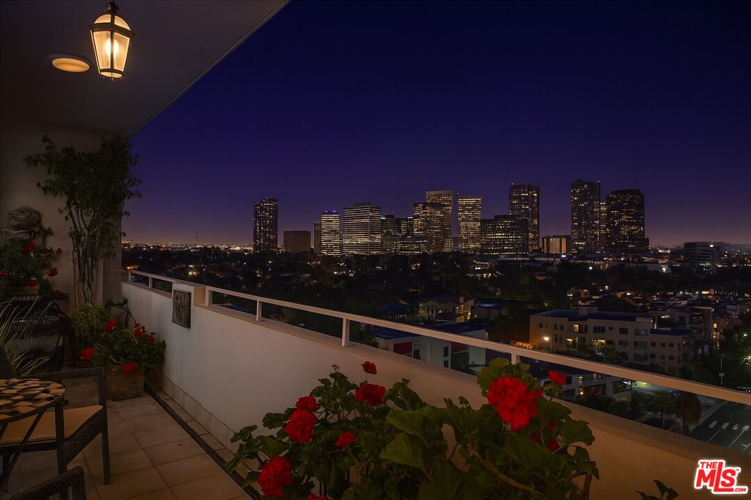 1333 S Beverly Glen Blvd Unit: 904