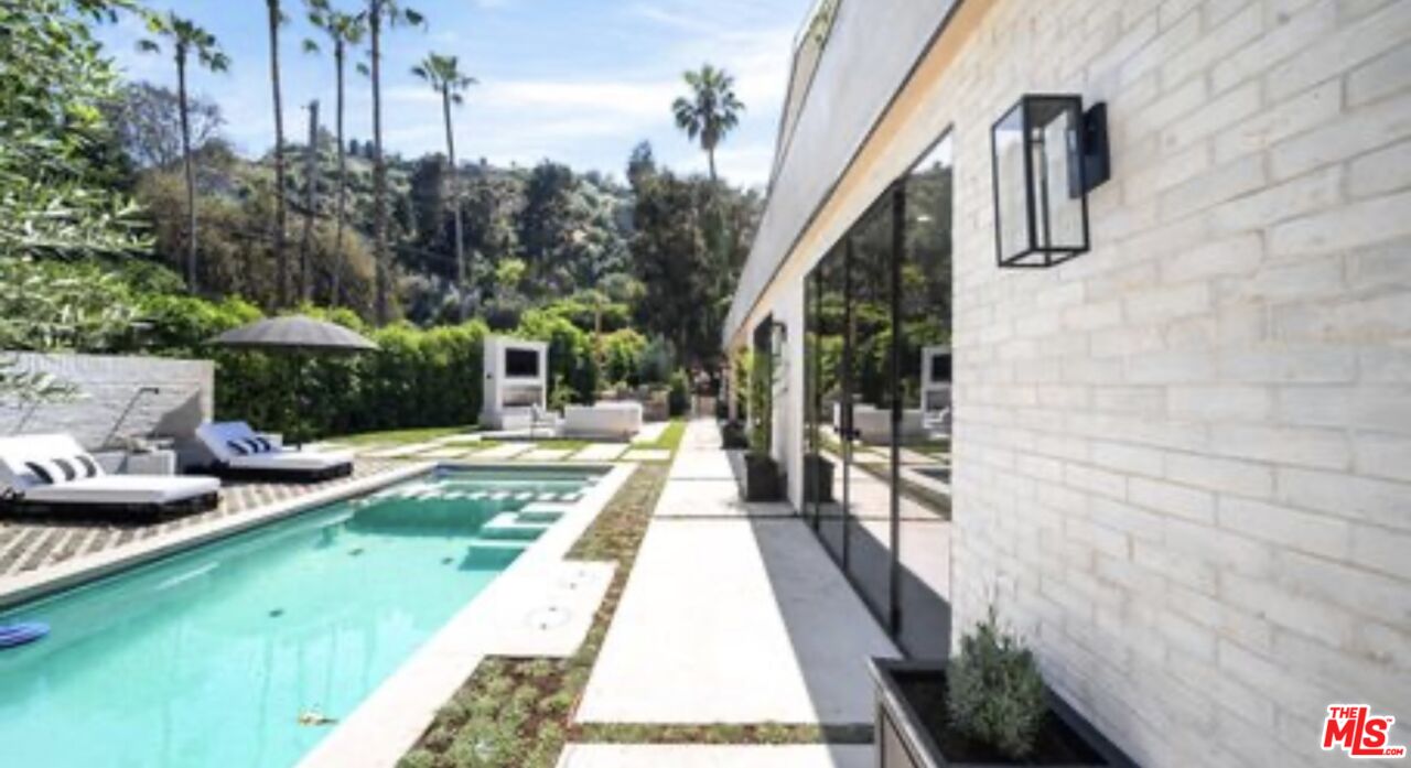 1914 N Laurel Canyon Blvd