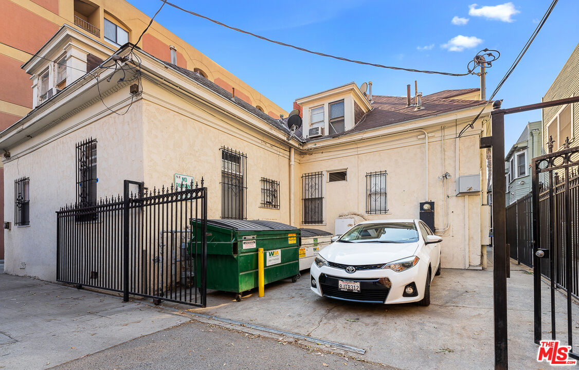 330 Cedar Ave