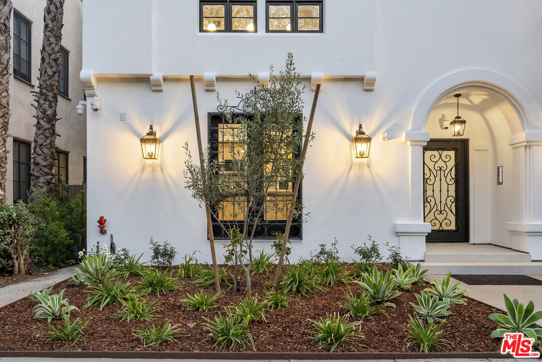 132 S Oakhurst Dr Unit: 8