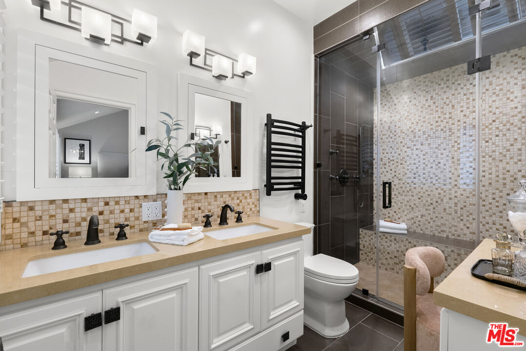 830 17th St Unit: 2