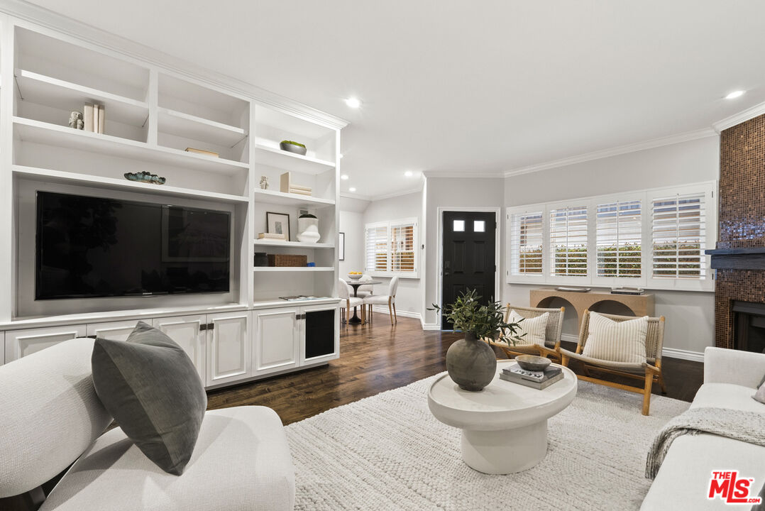 830 17th St Unit: 2