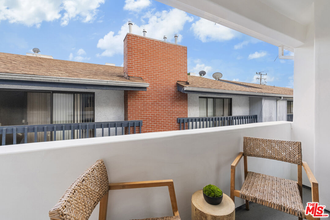 830 17th St Unit: 2