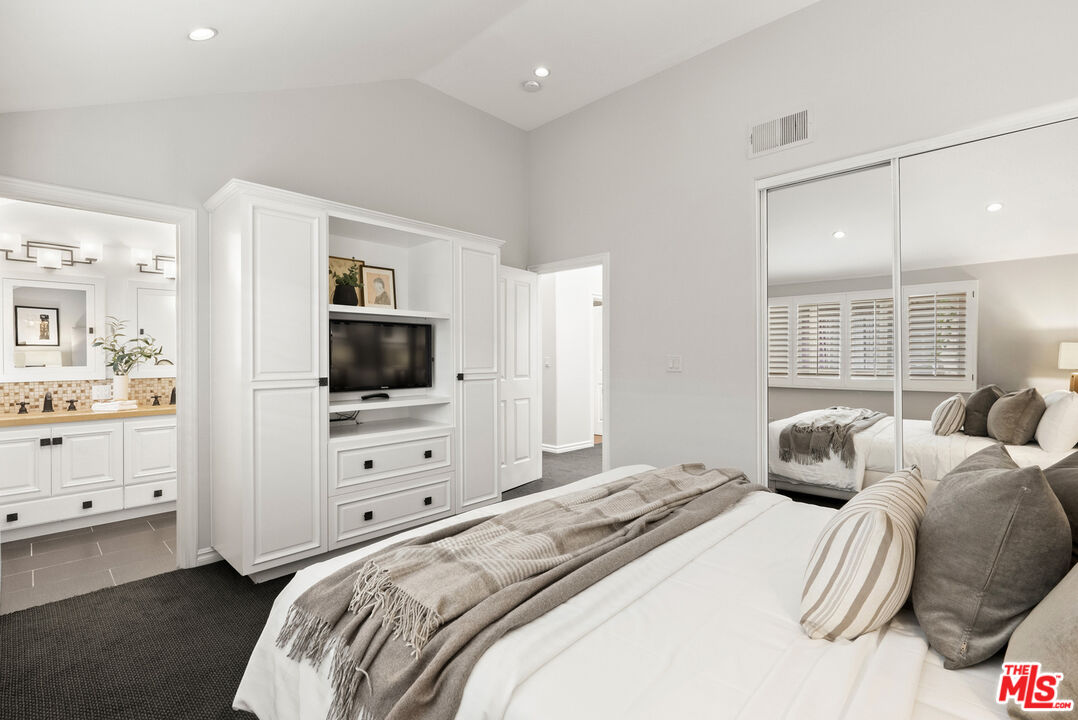 830 17th St Unit: 2