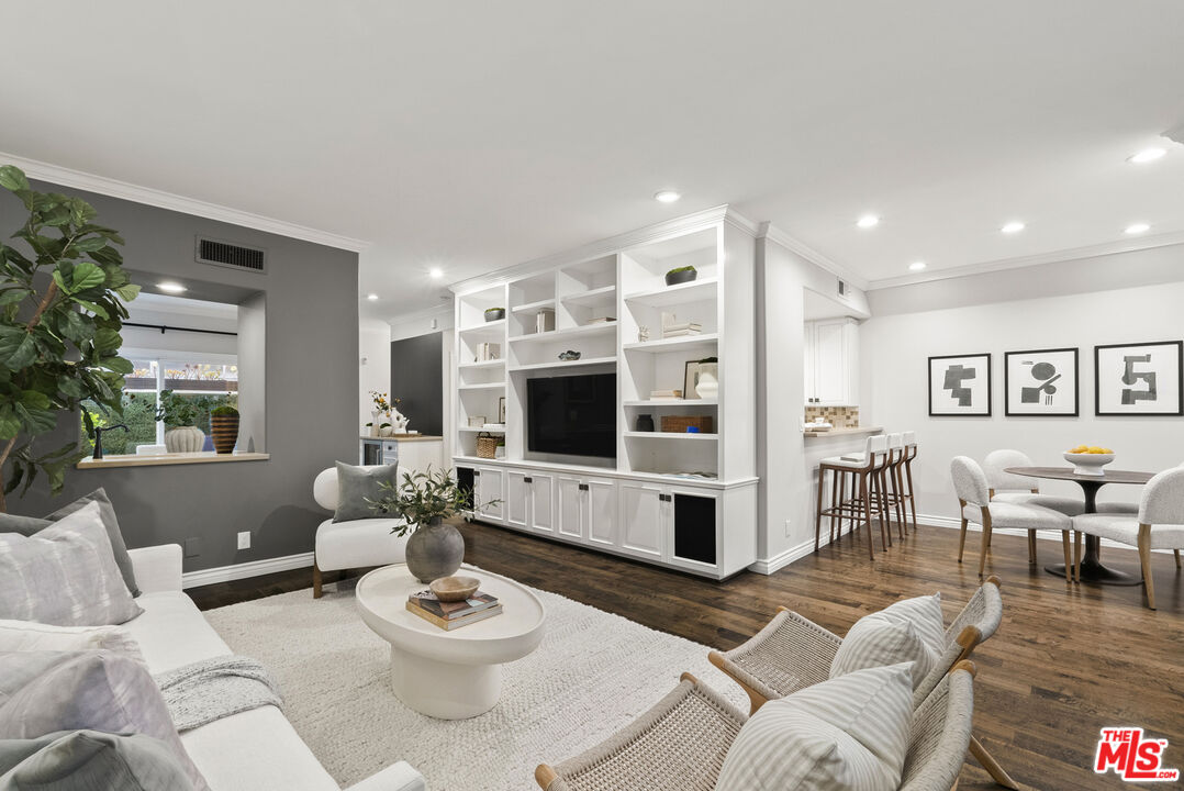 830 17th St Unit: 2