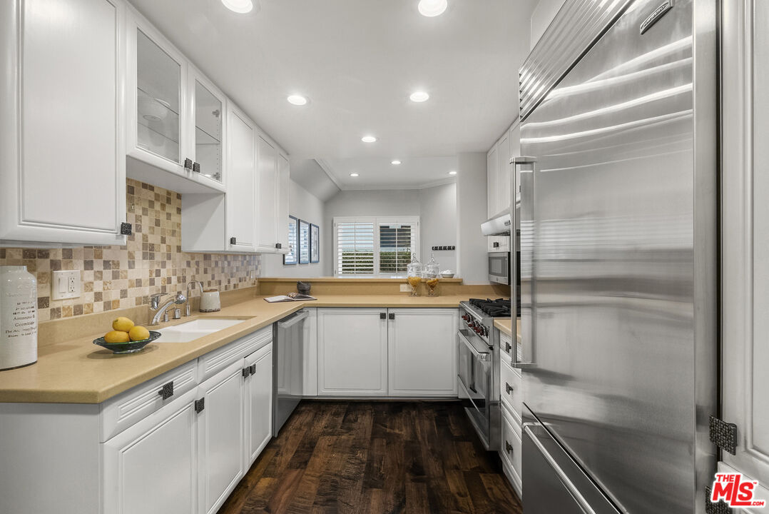 830 17th St Unit: 2