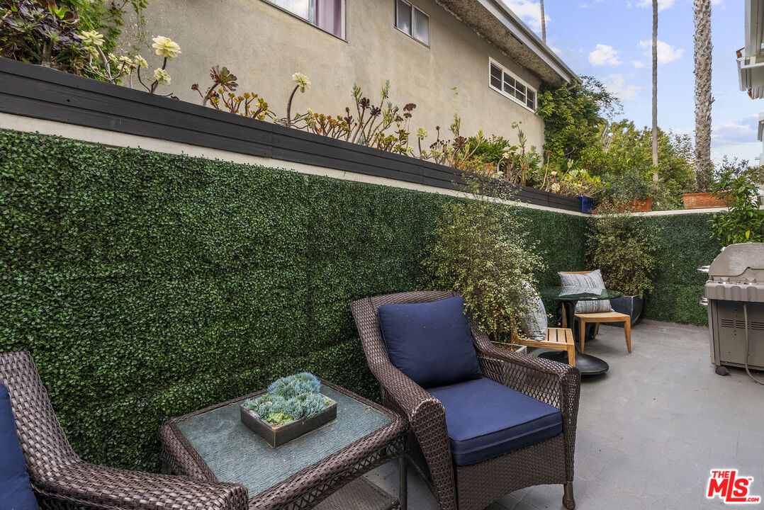 830 17th St Unit: 2