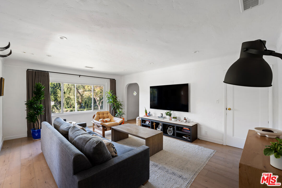 502 N Sweetzer Ave