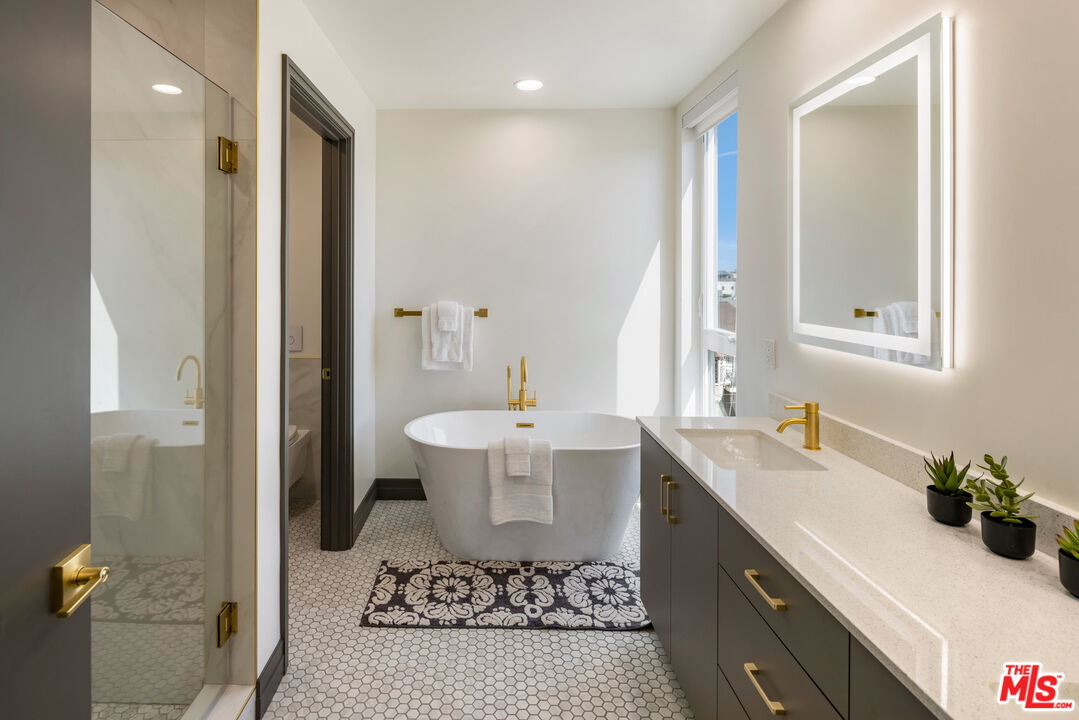 118 N Orlando Ave Unit: 304