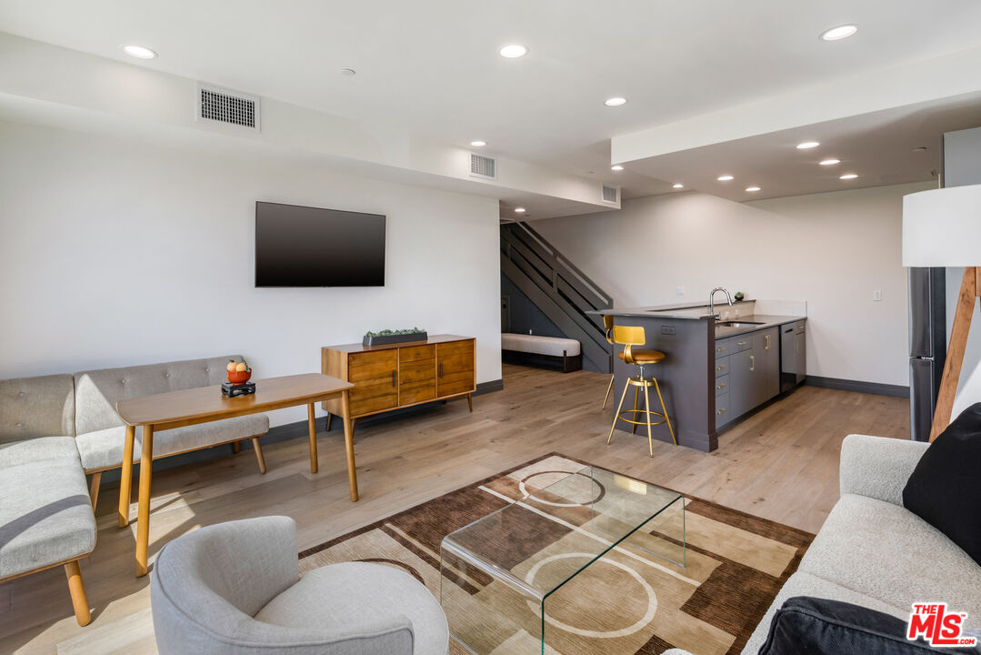 118 N Orlando Ave Unit: 304