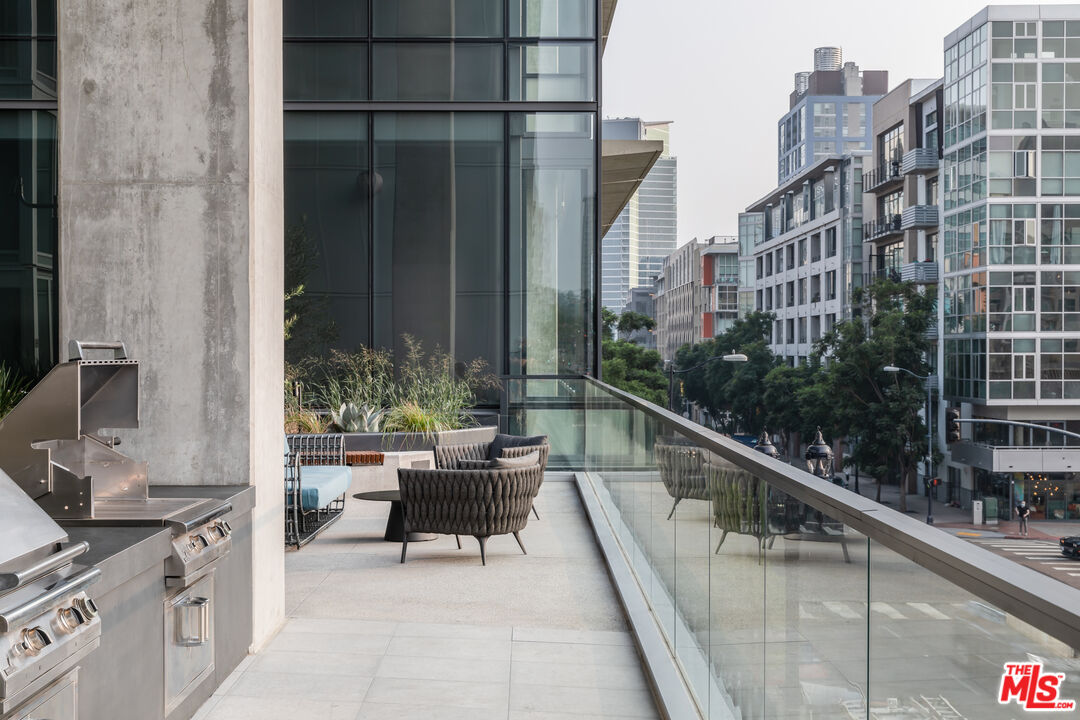 601 Eleventh Unit: PH 3304