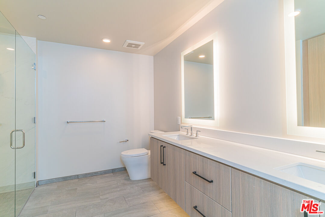601 Eleventh Unit: PH 3304