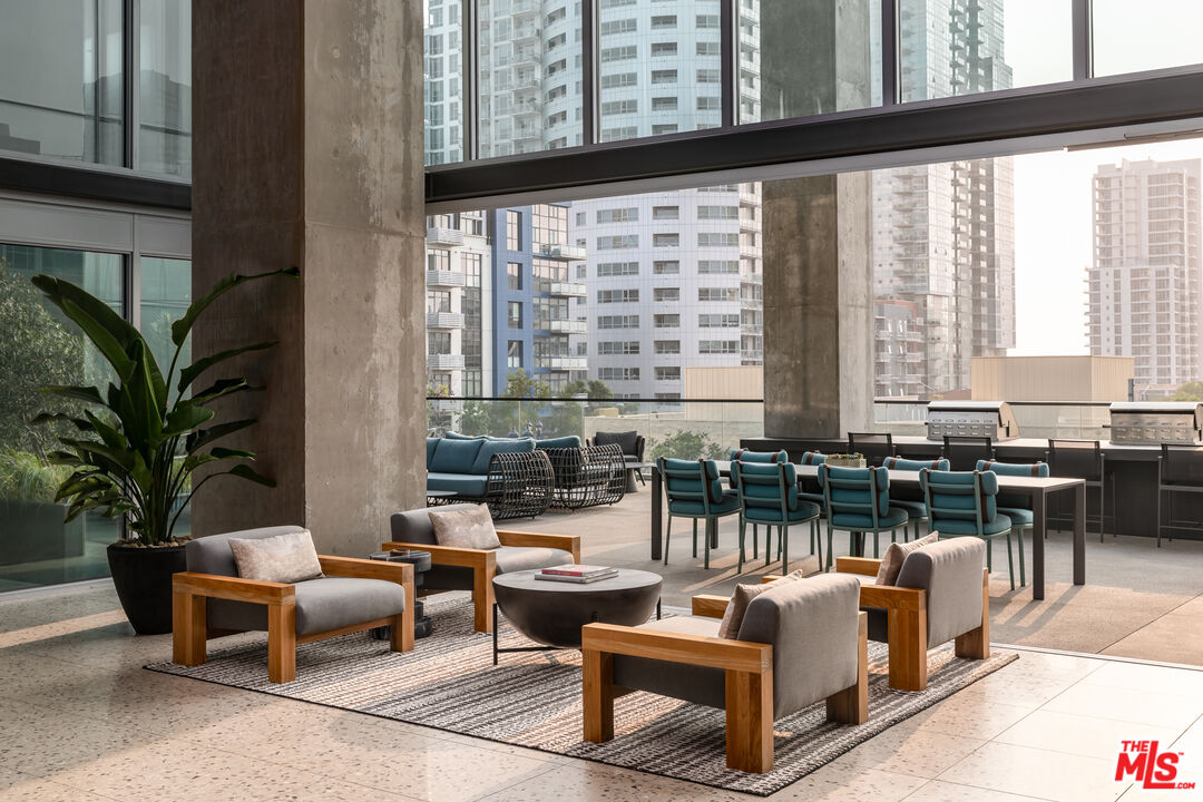 601 Eleventh Unit: PH 3304