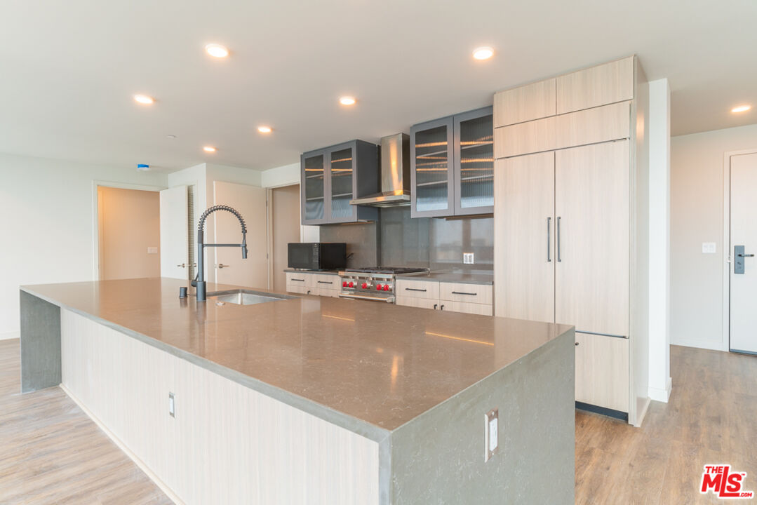 601 Eleventh Unit: PH 3304