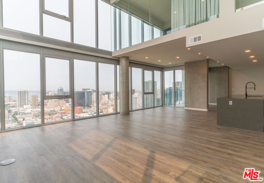 601 Eleventh Unit: PH 3304