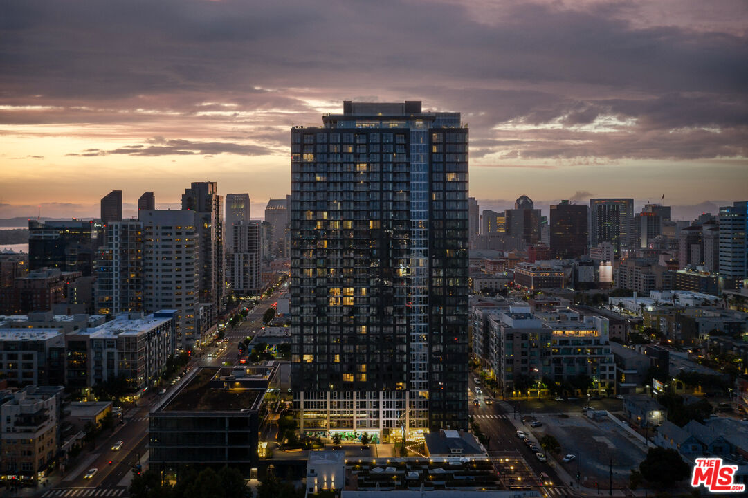 601 Eleventh Unit: PH 3304