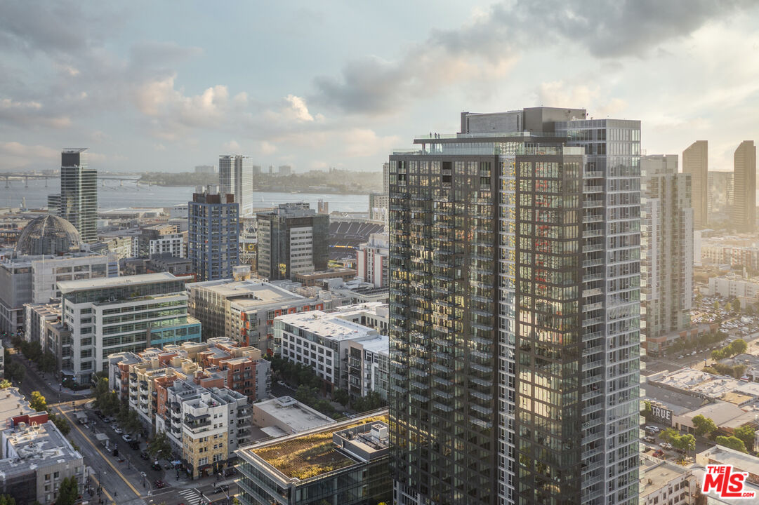601 Eleventh Unit: PH 3304