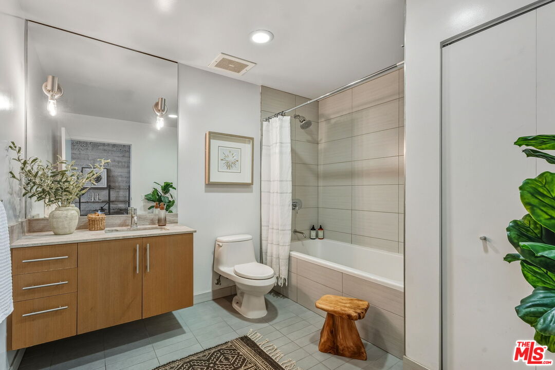 530 S Hewitt St Unit: 539
