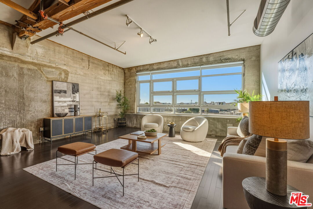 530 S Hewitt St Unit: 539