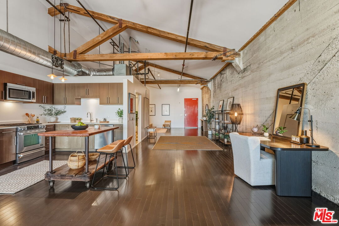 530 S Hewitt St Unit: 539