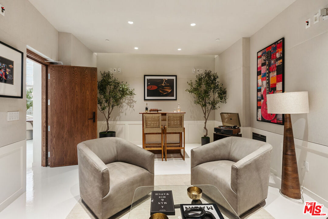 500 Molino St Unit: 101