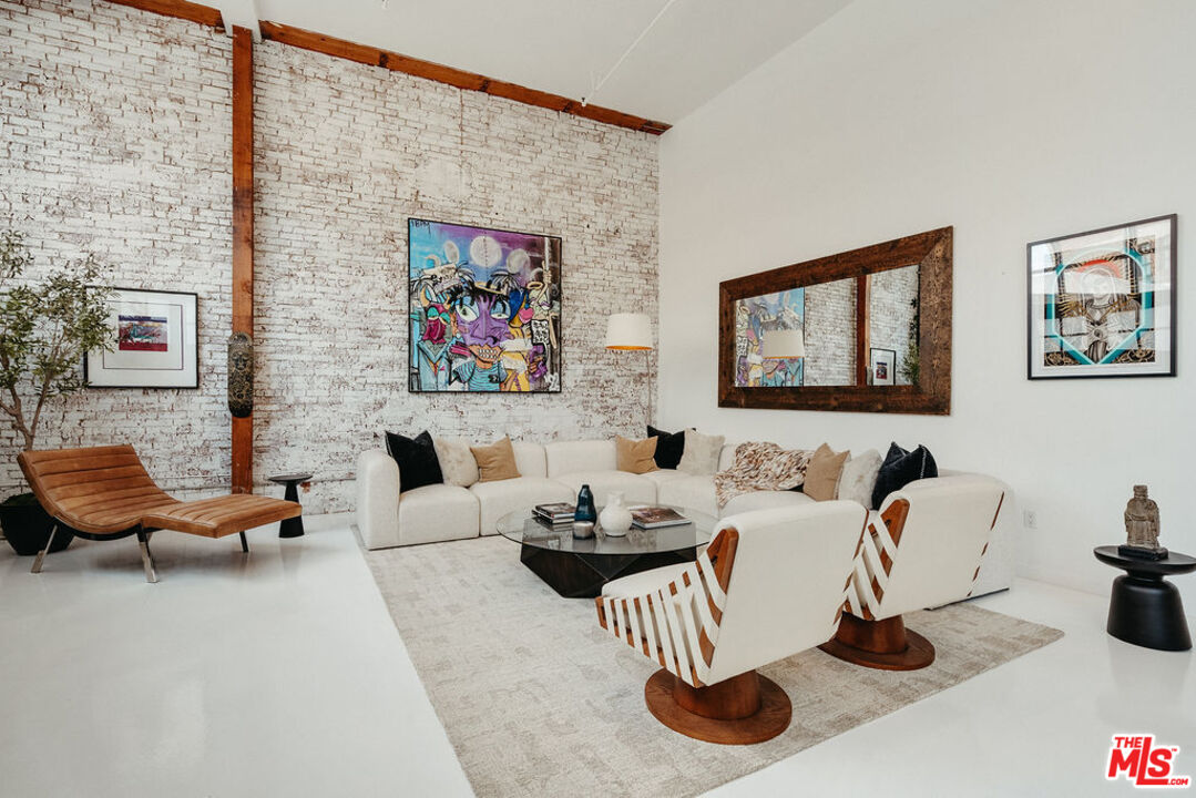 500 Molino St Unit: 101