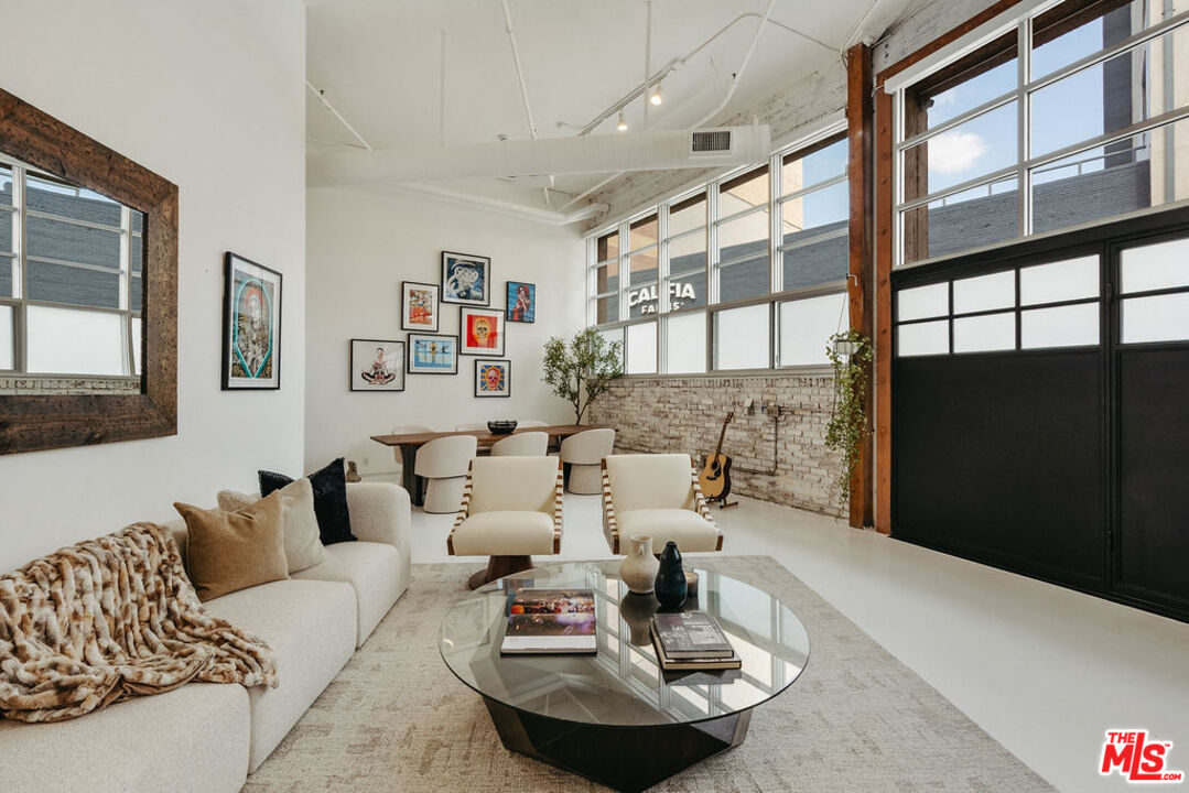 500 Molino St Unit: 101