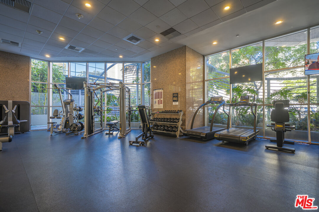 801 S Grand Ave Unit: 1902