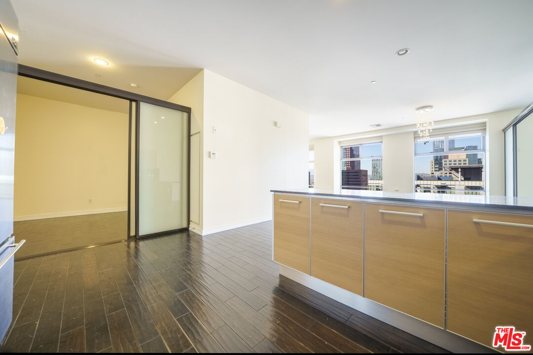 801 S Grand Ave Unit: 1902