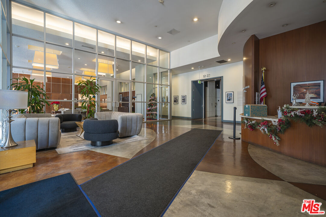 801 S Grand Ave Unit: 1902