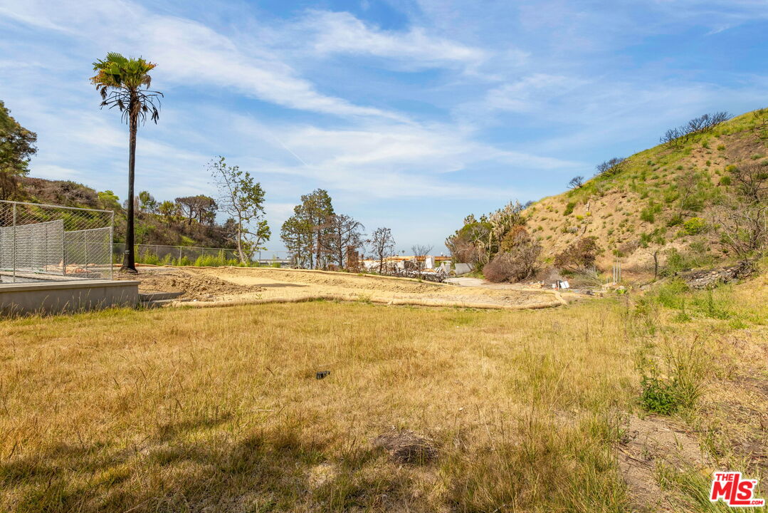1228 Las Lomas Pl