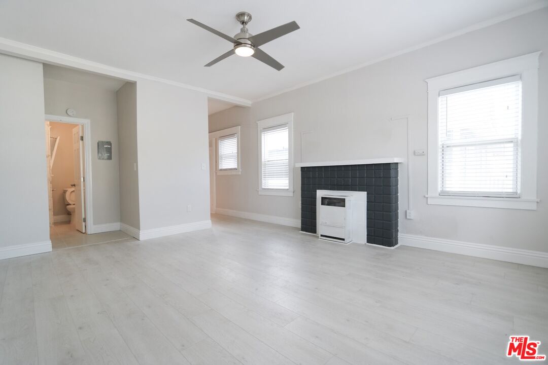 328 W 8th St