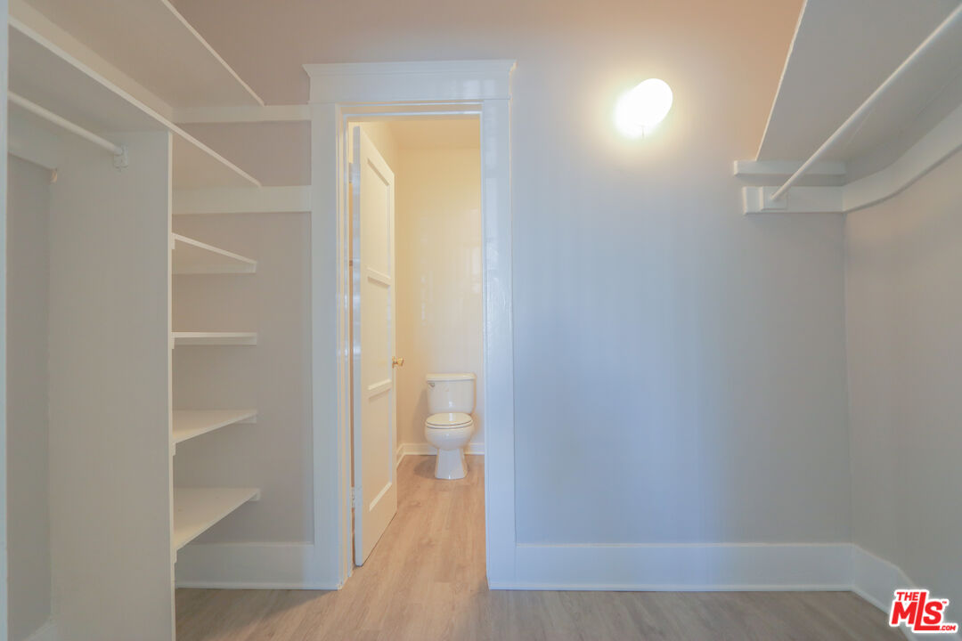 328 W 8th St
