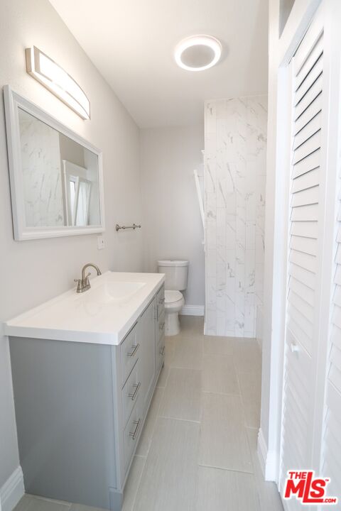 328 W 8th St