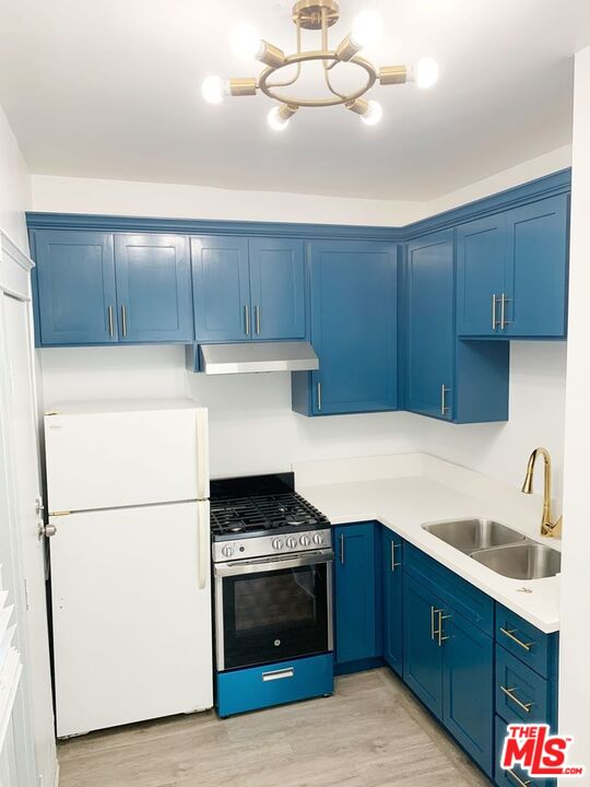 328 W 8th St