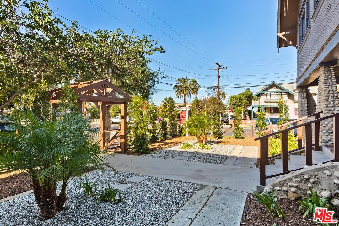 1054 Maine Ave Unit: 3
