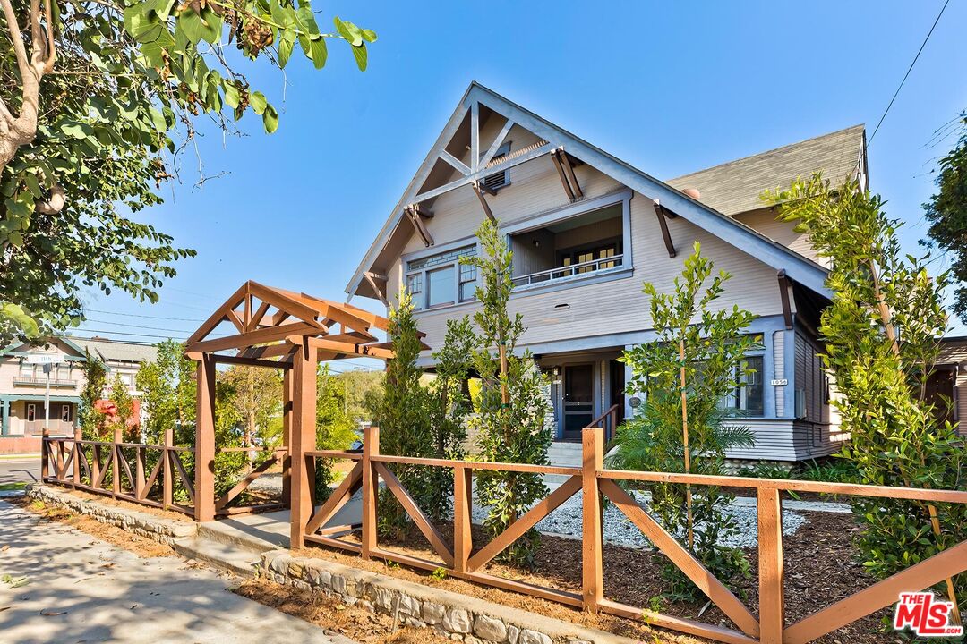 1054 Maine Ave Unit: 3