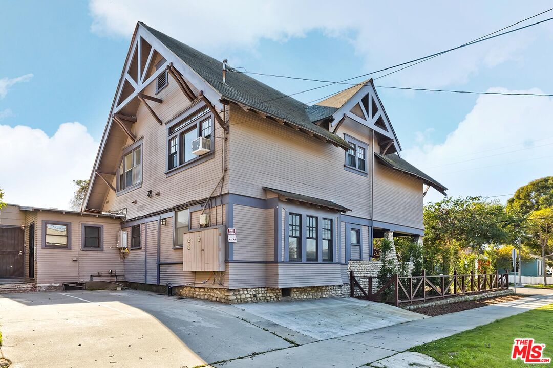 1054 Maine Ave Unit: 3