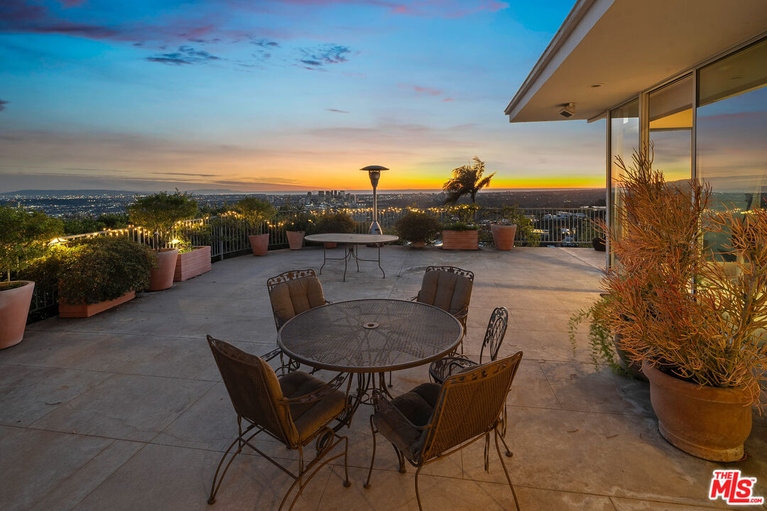 1515 Blue Jay Way