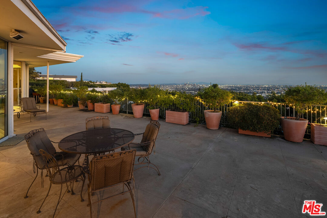 1515 Blue Jay Way